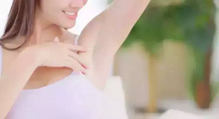 Ağda, ip ve cımbızı unutun! Bir kaşıkla tüyleri yok edin - Resim: 33